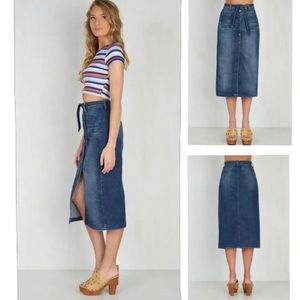 Denim skirt w pockets, button front, S
